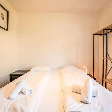 New Dahlia 6 With Parking By Interhome