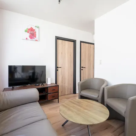 New Dahlia 6 With Parking By Interhome *